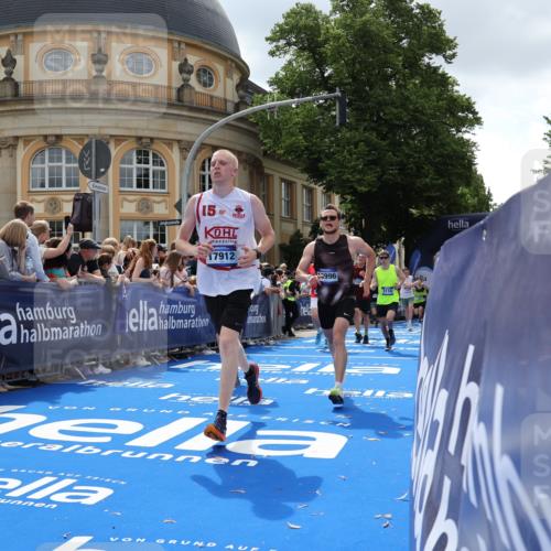 29.06.2025 - hella hamburg halbmarathon Strokosch-Dieckow http://msf.ph/oto/8262244 29.06.2025 10:43:39 Ziel 1976, 3116, 4318, 6903, 6991, 9114, 9159, 11153, 11848, 13421, 13996, 14201, 14210, 14484, 14690, 15328, 15512, 15932, 16062, 16105, 17912, 18449, 18775, 19090, 19229 meine-sportfotos.de