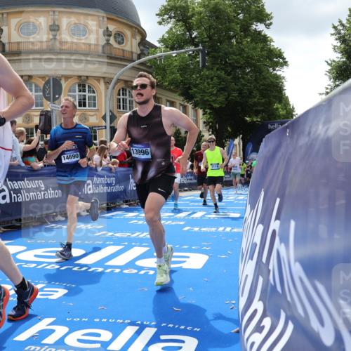 29.06.2025 - hella hamburg halbmarathon Strokosch-Dieckow http://msf.ph/oto/8262284 29.06.2025 10:43:39 Ziel 1976, 3116, 4318, 6903, 6991, 9114, 9159, 11153, 11848, 13421, 13996, 14201, 14210, 14484, 14690, 15328, 15512, 15932, 16062, 16105, 17912, 18449, 18775, 19090, 19229 meine-sportfotos.de