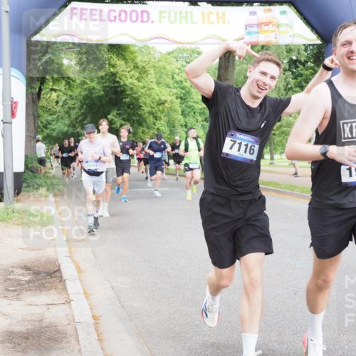 29.06.2025 - hella hamburg halbmarathon MichiJ http://msf.ph/oto/8262288 29.06.2025 10:30:05 Zwischen KM18-KM19 1631, 1962, 4871, 5387, 5436, 6721, 7116, 9547, 12434, 17177, 18004, 18491 meine-sportfotos.de