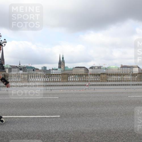 29.06.2025 - hella hamburg halbmarathon Lena Gebhardt http://msf.ph/oto/8262295 29.06.2025 09:03:46 Lombardsbrücke  meine-sportfotos.de