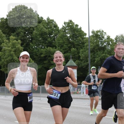 29.06.2025 - hella hamburg halbmarathon Jannik Wohlers http://msf.ph/oto/8262327 29.06.2025 10:32:56 Lombardsbrücke 1764, 1995, 2038, 2054, 2085, 2838, 3341, 3812, 4164, 4445, 5180, 5917, 6773, 7705, 8595, 9258, 9289, 9591, 9592, 9750, 9780, 11229, 11713, 11826, 12039, 12812, 12813, 13339, 14085, 15091, 15815, 15885, 15964, 16246, 16270, 16391, 17135, 18742, 18743, 18951 meine-sportfotos.de