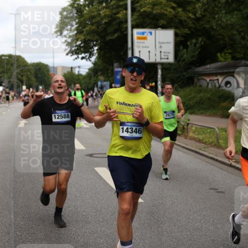 29.06.2025 - hella hamburg halbmarathon Yannick Fuchs http://msf.ph/oto/8262341 29.06.2025 10:36:28 20KM 1169, 1256, 1441, 1512, 1763, 1962, 2675, 5682, 5690, 5987, 6593, 6639, 7092, 7105, 7116, 8694, 9365, 10415, 11417, 12588, 13196, 13714, 14275, 14346, 15521, 15623, 15654, 15846, 15935, 16084, 16281, 17159, 17182, 17926, 18772, 19046 meine-sportfotos.de