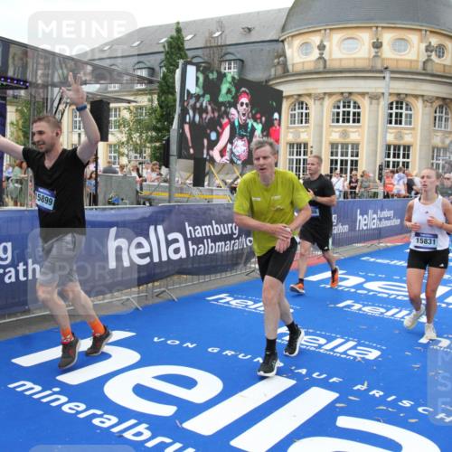 29.06.2025 - hella hamburg halbmarathon Michael Strokosch http://msf.ph/oto/8262349 29.06.2025 10:51:49 Ziel 2396, 6286, 7224, 8710, 8819, 9793, 12224, 15427, 15496, 15727, 15831, 15899, 16907, 17682, 19053 meine-sportfotos.de