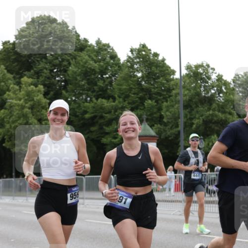 29.06.2025 - hella hamburg halbmarathon Jannik Wohlers http://msf.ph/oto/8262356 29.06.2025 10:32:56 Lombardsbrücke 1764, 1995, 2038, 2054, 2085, 2838, 3341, 3812, 4164, 4445, 5180, 5917, 6773, 7705, 8595, 9258, 9289, 9591, 9592, 9750, 9780, 11229, 11713, 11826, 12039, 12812, 12813, 13339, 14085, 15091, 15815, 15885, 15964, 16246, 16270, 16391, 17135, 18742, 18743, 18951 meine-sportfotos.de