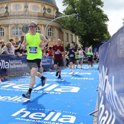 29.06.2025 - hella hamburg halbmarathon Strokosch-Dieckow http://msf.ph/oto/8262365 29.06.2025 10:43:41 Ziel 1976, 3116, 3437, 4318, 6903, 6991, 7185, 9114, 9159, 9374, 11153, 11778, 11848, 13421, 13897, 13996, 14201, 14210, 14690, 15328, 15512, 15932, 16062, 16105, 17912, 18449, 18650, 19090 meine-sportfotos.de
