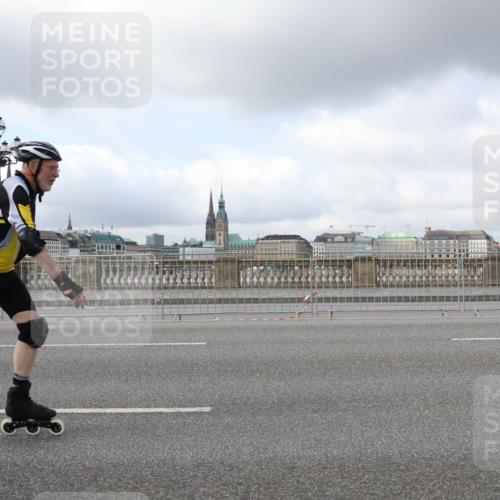 29.06.2025 - hella hamburg halbmarathon Lena Gebhardt http://msf.ph/oto/8262392 29.06.2025 09:03:46 Lombardsbrücke  meine-sportfotos.de