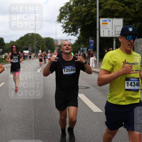 29.06.2025 - hella hamburg halbmarathon Yannick Fuchs http://msf.ph/oto/8262406 29.06.2025 10:36:28 20KM 1169, 1256, 1441, 1512, 1763, 1962, 2675, 5682, 5690, 5987, 6593, 6639, 7092, 7105, 7116, 8694, 9365, 10415, 11417, 12588, 13196, 13714, 14275, 14346, 15521, 15623, 15654, 15846, 15935, 16084, 16281, 17159, 17182, 17926, 18772, 19046 meine-sportfotos.de