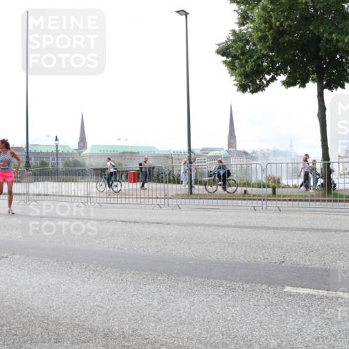 29.06.2025 - hella hamburg halbmarathon Lena Gebhardt http://msf.ph/oto/8262416 29.06.2025 10:34:31 Lombardsbrücke 1025, 1672, 2023, 2265, 2412, 2464, 2496, 2510, 2511, 2801, 2933, 3130, 3145, 3420, 3829, 3848, 4540, 4824, 4826, 5453, 5609, 6034, 6105, 6171, 6329, 6571, 6574, 6843, 7020, 7324, 7329, 7386, 7644, 7733, 8277, 8349, 8705, 8965, 9122, 9164, 9379, 9448, 9514, 10335, 10360, 10564, 10674, 11122, 11245, 11872, 12164, 12382, 13957, 15477, 16238, 16311, 16390, 16682, 16919, 17230, 18158, 18941 meine-sportfotos.de