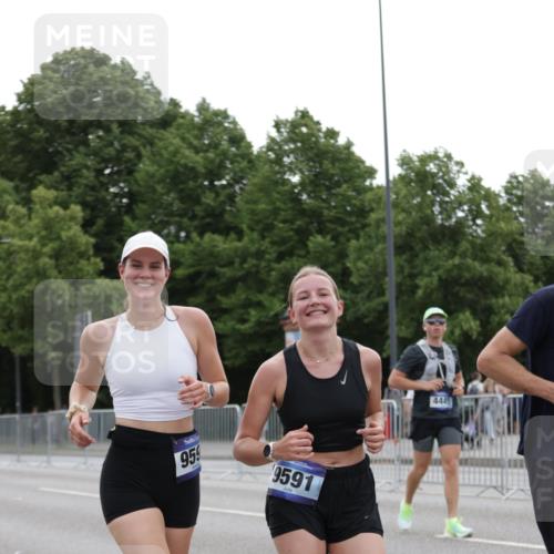 29.06.2025 - hella hamburg halbmarathon Jannik Wohlers http://msf.ph/oto/8262429 29.06.2025 10:32:56 Lombardsbrücke 1764, 1995, 2038, 2054, 2085, 2838, 3341, 3812, 4164, 4445, 5180, 5917, 6773, 7705, 8595, 9258, 9289, 9591, 9592, 9750, 9780, 11229, 11713, 11826, 12039, 12812, 12813, 13339, 14085, 15091, 15815, 15885, 15964, 16246, 16270, 16391, 17135, 18742, 18743, 18951 meine-sportfotos.de