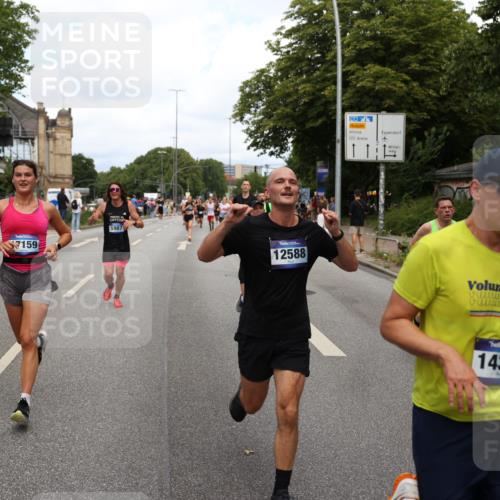 29.06.2025 - hella hamburg halbmarathon Yannick Fuchs http://msf.ph/oto/8262489 29.06.2025 10:36:28 20KM 1169, 1256, 1441, 1512, 1763, 1962, 2675, 5682, 5690, 5987, 6593, 6639, 7092, 7105, 7116, 8694, 9365, 10415, 11417, 12588, 13196, 13714, 14275, 14346, 15521, 15623, 15654, 15846, 15935, 16084, 16281, 17159, 17182, 17926, 18772, 19046 meine-sportfotos.de