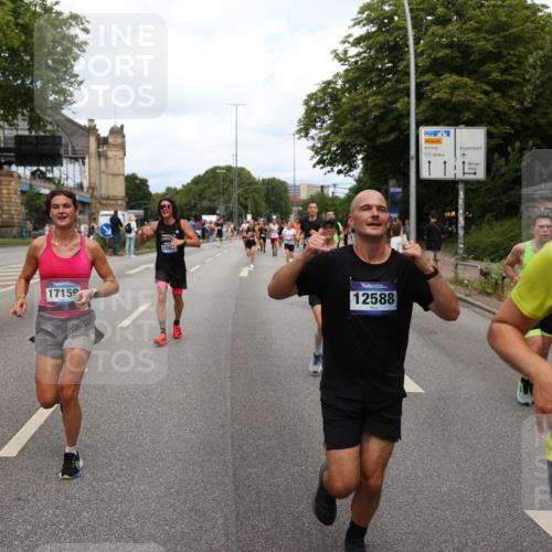 29.06.2025 - hella hamburg halbmarathon Yannick Fuchs http://msf.ph/oto/8262529 29.06.2025 10:36:28 20KM 1169, 1256, 1441, 1512, 1763, 1962, 2675, 5682, 5690, 5987, 6593, 6639, 7092, 7105, 7116, 8694, 9365, 10415, 11417, 12588, 13196, 13714, 14275, 14346, 15521, 15623, 15654, 15846, 15935, 16084, 16281, 17159, 17182, 17926, 18772, 19046 meine-sportfotos.de