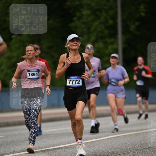 29.06.2025 - hella hamburg halbmarathon Dr. Thomas Lammeyer http://msf.ph/oto/8262533 29.06.2025 10:35:19 Kennedybrücke 1097, 1547, 1979, 2414, 2754, 2755, 2914, 3281, 3443, 4561, 4817, 5437, 5943, 6057, 6078, 6195, 6546, 6616, 6640, 6725, 6787, 7120, 7604, 7772, 8050, 8812, 8941, 10148, 10586 meine-sportfotos.de