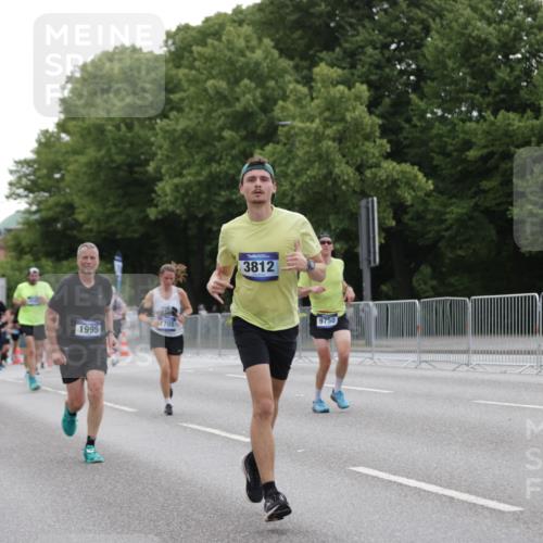 29.06.2025 - hella hamburg halbmarathon Jannik Wohlers http://msf.ph/oto/8262586 29.06.2025 10:32:59 Lombardsbrücke 1764, 1995, 2038, 2054, 2085, 2838, 3341, 3812, 4164, 4445, 6773, 7705, 8595, 8891, 9258, 9289, 9591, 9592, 9750, 9780, 11713, 11826, 13339, 15072, 15091, 15367, 15815, 15964, 16246, 16270, 16391, 17135 meine-sportfotos.de