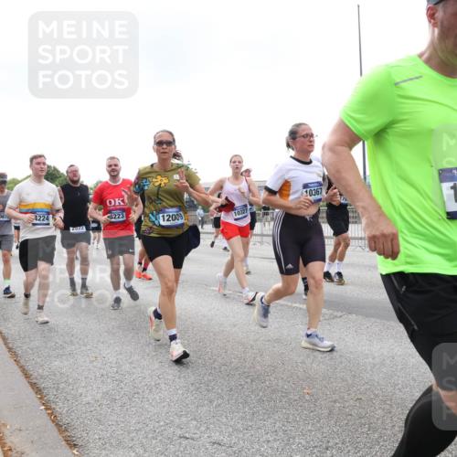 29.06.2025 - hella hamburg halbmarathon Lena Gebhardt http://msf.ph/oto/8262588 29.06.2025 10:46:03 Lombardsbrücke 1004, 1033, 1060, 1085, 1100, 1104, 1421, 1426, 1429, 1465, 1532, 1555, 1854, 1867, 1868, 1983, 2008, 2398, 2423, 2522, 2550, 2773, 2813, 2917, 2951, 2954, 2965, 3410, 4104, 4119, 4223, 4317, 4388, 4572, 5044, 5635, 5697, 5703, 5769, 5770, 5854, 5892, 6068, 6133, 6333, 6392, 6623, 7268, 7356, 7364, 7368, 7374, 7605, 7894, 7960, 7983, 8047, 8745, 9120, 9121, 9129, 9337, 9426, 9445, 10327, 10329, 10367, 10511, 11358, 11361, 11876, 11910, 12298, 12333, 12507, 12522 meine-sportfotos.de