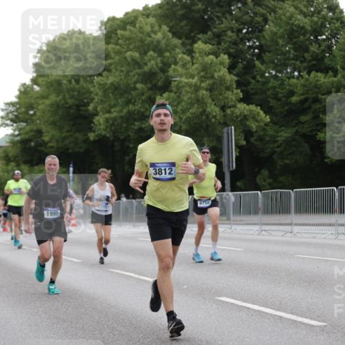 29.06.2025 - hella hamburg halbmarathon Jannik Wohlers http://msf.ph/oto/8262618 29.06.2025 10:32:59 Lombardsbrücke 1764, 1995, 2038, 2054, 2085, 2838, 3341, 3812, 4164, 4445, 6773, 7705, 8595, 8891, 9258, 9289, 9591, 9592, 9750, 9780, 11713, 11826, 13339, 15072, 15091, 15367, 15815, 15964, 16246, 16270, 16391, 17135 meine-sportfotos.de