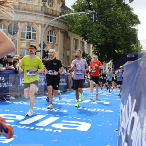29.06.2025 - hella hamburg halbmarathon Strokosch-Dieckow http://msf.ph/oto/8262648 29.06.2025 10:43:46 Ziel 1976, 3437, 3697, 3907, 4318, 5624, 5692, 6903, 6991, 7185, 8145, 9043, 9114, 9159, 9374, 10493, 11153, 11778, 11809, 11848, 12966, 13421, 13897, 14201, 14210, 14861, 15328, 15512, 15932, 16062, 16105, 17376, 18650, 18678, 19090 meine-sportfotos.de