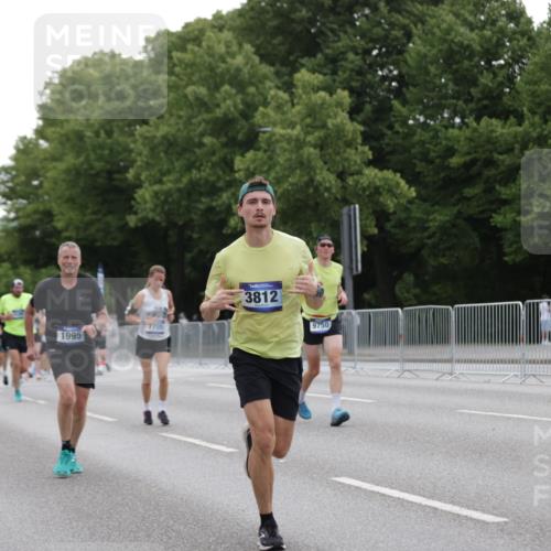 29.06.2025 - hella hamburg halbmarathon Jannik Wohlers http://msf.ph/oto/8262653 29.06.2025 10:32:59 Lombardsbrücke 1764, 1995, 2038, 2054, 2085, 2838, 3341, 3812, 4164, 4445, 6773, 7705, 8595, 8891, 9258, 9289, 9591, 9592, 9750, 9780, 11713, 11826, 13339, 15072, 15091, 15367, 15815, 15964, 16246, 16270, 16391, 17135 meine-sportfotos.de