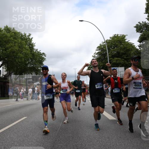 29.06.2025 - hella hamburg halbmarathon Yannick Fuchs http://msf.ph/oto/8262711 29.06.2025 10:48:41 20KM 1125, 1327, 1410, 1496, 1506, 1628, 2119, 2474, 2561, 2771, 2884, 2955, 3041, 3177, 3652, 3791, 3794, 3861, 3945, 4029, 4189, 4231, 4938, 5319, 6082, 6084, 6433, 6443, 6581, 6587, 6723, 8449, 8487, 8514, 8698, 8772, 8973, 9012, 9060, 9227, 10191, 10192, 10263, 10368, 10376, 11184, 11333, 11499, 11747, 11797, 11799, 11976, 12186, 12489, 12961, 13297, 13988, 14036, 14175, 14592, 14638, 14660, 14948, 15389, 15408, 15524, 15879, 16047, 17842, 18380 meine-sportfotos.de