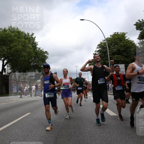29.06.2025 - hella hamburg halbmarathon Yannick Fuchs http://msf.ph/oto/8262743 29.06.2025 10:48:41 20KM 1125, 1327, 1410, 1496, 1506, 1628, 2119, 2474, 2561, 2771, 2884, 2955, 3041, 3177, 3652, 3791, 3794, 3861, 3945, 4029, 4189, 4231, 4938, 5319, 6082, 6084, 6433, 6443, 6581, 6587, 6723, 8449, 8487, 8514, 8698, 8772, 8973, 9012, 9060, 9227, 10191, 10192, 10263, 10368, 10376, 11184, 11333, 11499, 11747, 11797, 11799, 11976, 12186, 12489, 12961, 13297, 13988, 14036, 14175, 14592, 14638, 14660, 14948, 15389, 15408, 15524, 15879, 16047, 17842, 18380 meine-sportfotos.de