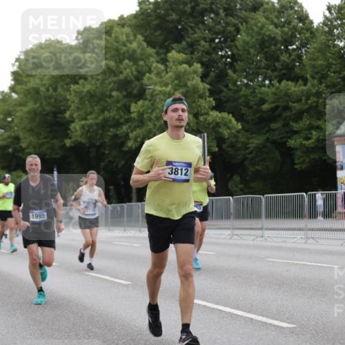 29.06.2025 - hella hamburg halbmarathon Jannik Wohlers http://msf.ph/oto/8262763 29.06.2025 10:32:59 Lombardsbrücke 1764, 1995, 2038, 2054, 2085, 2838, 3341, 3812, 4164, 4445, 6773, 7705, 8595, 8891, 9258, 9289, 9591, 9592, 9750, 9780, 11713, 11826, 13339, 15072, 15091, 15367, 15815, 15964, 16246, 16270, 16391, 17135 meine-sportfotos.de