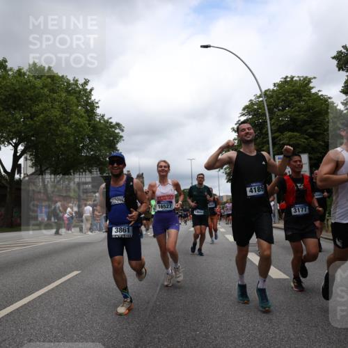 29.06.2025 - hella hamburg halbmarathon Yannick Fuchs http://msf.ph/oto/8262771 29.06.2025 10:48:42 20KM 1125, 1327, 1410, 1496, 1506, 1628, 2119, 2474, 2561, 2771, 2884, 2955, 3041, 3177, 3652, 3791, 3794, 3861, 3945, 4029, 4189, 4231, 4938, 5319, 6082, 6084, 6433, 6443, 6587, 6723, 8449, 8487, 8514, 8698, 8772, 8973, 9012, 9060, 9227, 10191, 10192, 10263, 10368, 10376, 11184, 11333, 11499, 11747, 11797, 11799, 11976, 12186, 12489, 12526, 12961, 13297, 13988, 14036, 14175, 14592, 14638, 14660, 14948, 15389, 15408, 15524, 15879, 16047, 17842, 18380 meine-sportfotos.de
