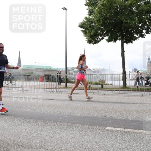 29.06.2025 - hella hamburg halbmarathon Lena Gebhardt http://msf.ph/oto/8262782 29.06.2025 10:34:33 Lombardsbrücke 1025, 1672, 2023, 2265, 2355, 2412, 2464, 2496, 2510, 2511, 2801, 2933, 3130, 3145, 3420, 3829, 3848, 4540, 4824, 4826, 5453, 5609, 6034, 6105, 6171, 6310, 6329, 6335, 6571, 6574, 6843, 7020, 7324, 7329, 7386, 7644, 7733, 8349, 8369, 8705, 8793, 8965, 9122, 9164, 9379, 9448, 9514, 10335, 10360, 10564, 10674, 11122, 11245, 11646, 11872, 12164, 12236, 12382, 13957, 15477, 16238, 16311, 16390, 16682, 16919, 17230, 18158, 18941 meine-sportfotos.de