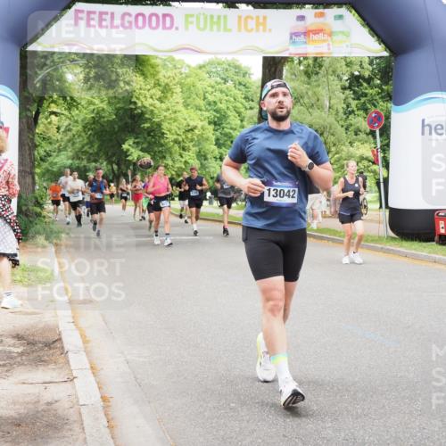 29.06.2025 - hella hamburg halbmarathon MichiJ http://msf.ph/oto/8262812 29.06.2025 10:54:06 Zwischen KM18-KM19 1729, 3062, 3225, 4066, 6453, 8909, 12005, 12912, 13042, 13732, 13857 meine-sportfotos.de
