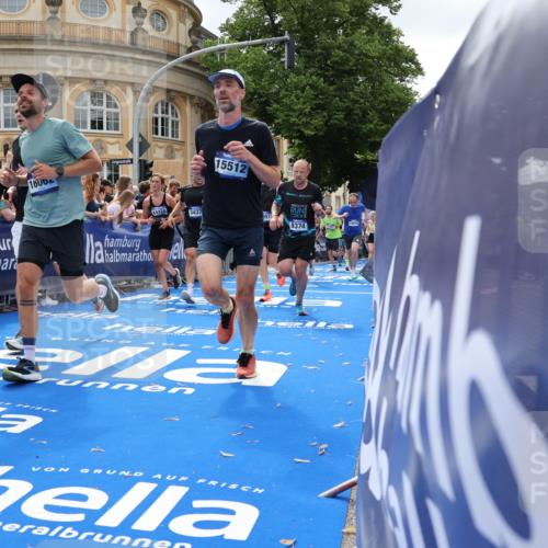 29.06.2025 - hella hamburg halbmarathon Strokosch-Dieckow http://msf.ph/oto/8262820 29.06.2025 10:43:49 Ziel 1976, 3437, 3697, 3907, 5624, 5692, 6991, 7185, 8063, 8145, 9043, 9159, 9374, 10493, 11153, 11778, 11809, 11848, 12438, 12966, 13897, 14861, 15512, 16062, 16105, 16549, 17376, 17403, 18650, 18678, 19090 meine-sportfotos.de