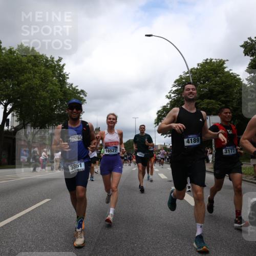 29.06.2025 - hella hamburg halbmarathon Yannick Fuchs http://msf.ph/oto/8262870 29.06.2025 10:48:42 20KM 1125, 1327, 1410, 1496, 1506, 1628, 2119, 2474, 2561, 2771, 2884, 2955, 3041, 3177, 3652, 3791, 3794, 3861, 3945, 4029, 4189, 4231, 4938, 5319, 6082, 6084, 6433, 6443, 6587, 6723, 8449, 8487, 8514, 8698, 8772, 8973, 9012, 9060, 9227, 10191, 10192, 10263, 10368, 10376, 11184, 11333, 11499, 11747, 11797, 11799, 11976, 12186, 12489, 12526, 12961, 13297, 13988, 14036, 14175, 14592, 14638, 14660, 14948, 15389, 15408, 15524, 15879, 16047, 17842, 18380 meine-sportfotos.de