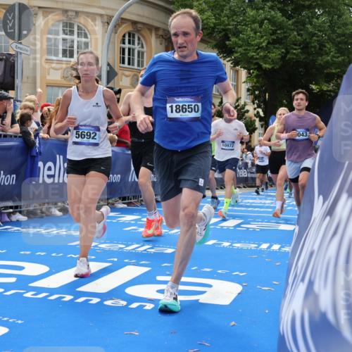 29.06.2025 - hella hamburg halbmarathon Strokosch-Dieckow http://msf.ph/oto/8262893 29.06.2025 10:43:52 Ziel 3437, 3697, 3907, 4981, 5624, 5692, 7185, 8063, 8145, 8900, 9043, 9374, 10493, 10596, 11153, 11778, 11809, 11848, 12438, 12966, 13897, 14861, 15383, 15512, 16062, 16549, 17376, 17403, 18650, 18678 meine-sportfotos.de