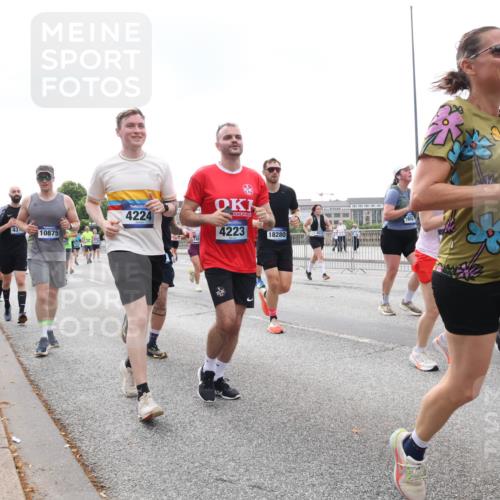 29.06.2025 - hella hamburg halbmarathon Lena Gebhardt http://msf.ph/oto/8262910 29.06.2025 10:46:04 Lombardsbrücke 1004, 1033, 1060, 1085, 1100, 1104, 1421, 1426, 1429, 1465, 1532, 1555, 1854, 1867, 1868, 1983, 2398, 2423, 2522, 2550, 2773, 2813, 2917, 2951, 2954, 2965, 3410, 4104, 4119, 4223, 4317, 4388, 4572, 5044, 5635, 5697, 5703, 5769, 5770, 5854, 5892, 6068, 6133, 6333, 6392, 6623, 7268, 7356, 7364, 7368, 7374, 7605, 7894, 7960, 7983, 8047, 9120, 9121, 9129, 9337, 9426, 9445, 10327, 10329, 10367, 10511, 11358, 11361, 11876, 11910, 12298, 12333, 12507, 12522 meine-sportfotos.de