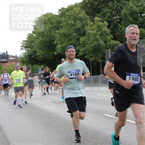 29.06.2025 - hella hamburg halbmarathon Jannik Wohlers http://msf.ph/oto/8262911 29.06.2025 10:33:02 Lombardsbrücke 1764, 1995, 2085, 2776, 2838, 3341, 3812, 4164, 4445, 6773, 6999, 7705, 8021, 8891, 9234, 9258, 9591, 9592, 9750, 9780, 11811, 11826, 11928, 13339, 13375, 14451, 15044, 15072, 15367, 15964, 16270, 17135 meine-sportfotos.de