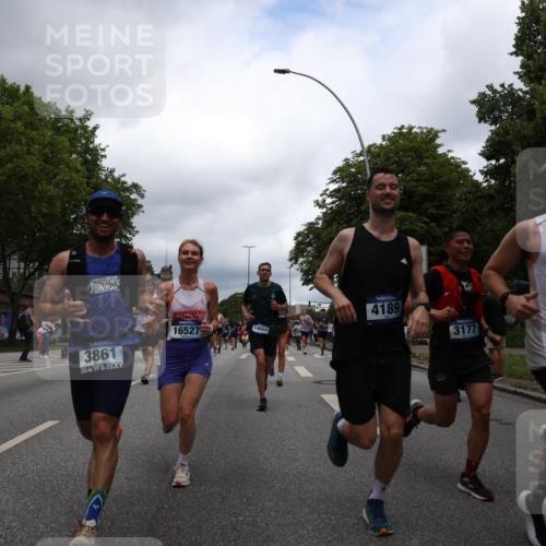 29.06.2025 - hella hamburg halbmarathon Yannick Fuchs http://msf.ph/oto/8262919 29.06.2025 10:48:42 20KM 1125, 1327, 1410, 1496, 1506, 1628, 2119, 2474, 2561, 2771, 2884, 2955, 3041, 3177, 3652, 3791, 3794, 3861, 3945, 4029, 4189, 4231, 4938, 5319, 6082, 6084, 6433, 6443, 6587, 6723, 8449, 8487, 8514, 8698, 8772, 8973, 9012, 9060, 9227, 10191, 10192, 10263, 10368, 10376, 11184, 11333, 11499, 11747, 11797, 11799, 11976, 12186, 12489, 12526, 12961, 13297, 13988, 14036, 14175, 14592, 14638, 14660, 14948, 15389, 15408, 15524, 15879, 16047, 17842, 18380 meine-sportfotos.de