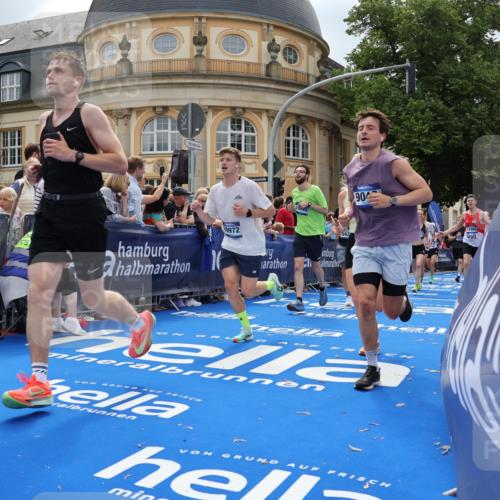 29.06.2025 - hella hamburg halbmarathon Strokosch-Dieckow http://msf.ph/oto/8262935 29.06.2025 10:43:53 Ziel 3437, 3697, 3907, 4981, 5624, 5692, 7185, 8063, 8145, 8900, 9043, 9374, 10493, 10596, 11778, 11809, 12438, 12966, 13897, 14861, 15383, 15512, 16062, 16549, 17376, 17403, 17516, 18650, 18678 meine-sportfotos.de