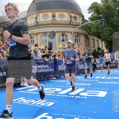 29.06.2025 - hella hamburg halbmarathon Strokosch-Dieckow http://msf.ph/oto/8263126 29.06.2025 10:43:58 Ziel 1391, 1558, 2816, 3697, 3907, 4981, 6705, 8063, 8145, 8900, 9081, 10493, 10596, 11346, 11809, 12438, 12966, 13123, 14861, 15383, 16506, 16549, 16697, 17376, 17403, 17516, 17977, 18004, 18678 meine-sportfotos.de
