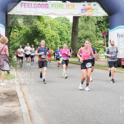 29.06.2025 - hella hamburg halbmarathon MichiJ http://msf.ph/oto/8263131 29.06.2025 10:54:10 Zwischen KM18-KM19 1729, 2628, 5605, 8398, 9007, 12912, 13042, 13732, 13857, 17787 meine-sportfotos.de