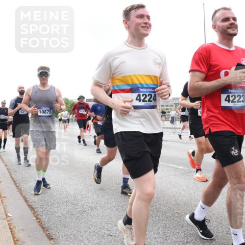29.06.2025 - hella hamburg halbmarathon Lena Gebhardt http://msf.ph/oto/8263159 29.06.2025 10:46:05 Lombardsbrücke 1004, 1033, 1085, 1100, 1104, 1421, 1426, 1429, 1465, 1532, 1555, 1854, 1867, 1868, 1983, 2398, 2423, 2500, 2522, 2550, 2773, 2813, 2917, 2951, 2954, 2965, 3410, 4104, 4119, 4223, 4317, 4388, 4572, 5044, 5635, 5697, 5703, 5769, 5770, 5854, 5892, 6068, 6133, 6333, 6392, 6623, 7268, 7356, 7364, 7368, 7374, 7605, 7894, 7960, 7983, 8047, 8700, 9120, 9121, 9129, 9337, 9426, 9445, 10153, 10327, 10329, 10367, 10511, 11358, 11361, 11876, 11910, 12298, 12333, 12507, 12522 meine-sportfotos.de