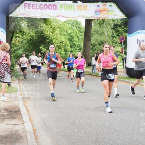 29.06.2025 - hella hamburg halbmarathon MichiJ http://msf.ph/oto/8263181 29.06.2025 10:54:10 Zwischen KM18-KM19 1729, 2628, 5605, 8398, 9007, 12912, 13042, 13732, 13857, 17787 meine-sportfotos.de