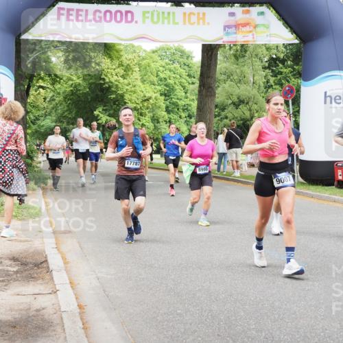 29.06.2025 - hella hamburg halbmarathon MichiJ http://msf.ph/oto/8263205 29.06.2025 10:54:10 Zwischen KM18-KM19 1729, 2628, 5605, 8398, 9007, 12912, 13042, 13732, 13857, 17787 meine-sportfotos.de