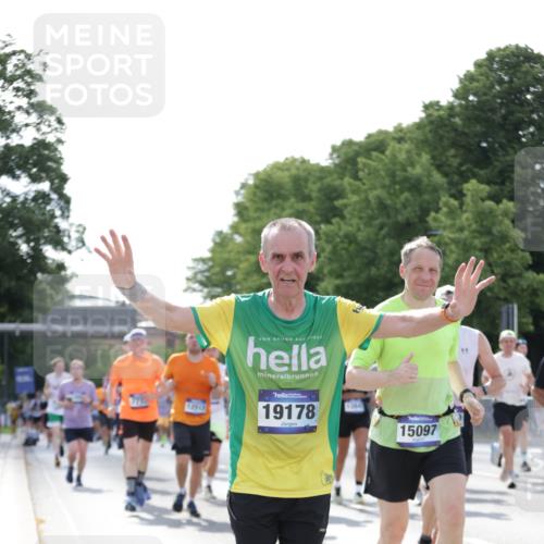 29.06.2025 - hella hamburg halbmarathon Jannik Wohlers http://msf.ph/oto/8263213 29.06.2025 09:59:37 Lombardsbrücke 1006, 1125, 1264, 1834, 1914, 2099, 2159, 2348, 2364, 2447, 2582, 2584, 2676, 2677, 2910, 3181, 3836, 4013, 4231, 4632, 4772, 4796, 5015, 5134, 5341, 6174, 6201, 6202, 6462, 6581, 6587, 6602, 6636, 6892, 7547, 7717, 7786, 7824, 8223, 8285, 8394, 8573, 8730, 9611, 10093, 10268, 10337, 10742, 10759, 10788, 11158, 11159, 11366, 11753, 11797, 11799, 12248, 12479, 12513, 13847, 13988, 13993, 14139, 14429, 14750, 14785, 15097, 15110, 15431, 16327, 17160, 17468, 17525 meine-sportfotos.de