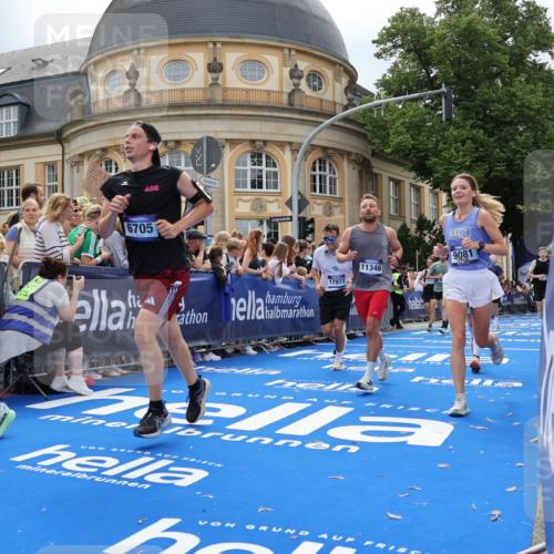 29.06.2025 - hella hamburg halbmarathon Strokosch-Dieckow http://msf.ph/oto/8263323 29.06.2025 10:44:04 Ziel 1391, 1558, 2816, 3021, 4981, 4999, 5231, 6705, 8900, 9081, 9633, 10193, 10596, 10930, 11346, 13123, 14686, 15280, 15383, 16506, 16648, 16697, 17516, 17748, 17977, 18004 meine-sportfotos.de