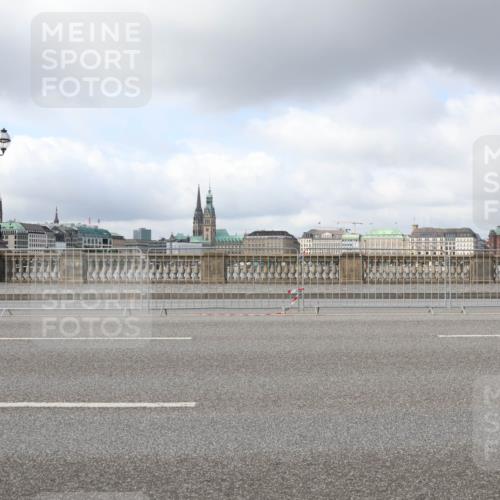 29.06.2025 - hella hamburg halbmarathon Lena Gebhardt http://msf.ph/oto/8263324 29.06.2025 09:03:58 Lombardsbrücke  meine-sportfotos.de
