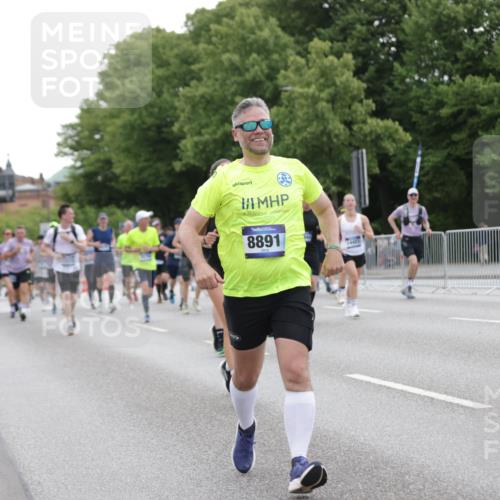 29.06.2025 - hella hamburg halbmarathon Jannik Wohlers http://msf.ph/oto/8263342 29.06.2025 10:33:05 Lombardsbrücke 1995, 2776, 2838, 3341, 3812, 4164, 4361, 4445, 4449, 5075, 6109, 6999, 7705, 8021, 8282, 8891, 9234, 9258, 9438, 9591, 9592, 9750, 9780, 9799, 11453, 11546, 11811, 11928, 12237, 12238, 12855, 13375, 13601, 14451, 15044, 15072, 15367, 15964 meine-sportfotos.de