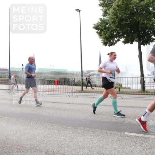 29.06.2025 - hella hamburg halbmarathon Lena Gebhardt http://msf.ph/oto/8263348 29.06.2025 10:34:34 Lombardsbrücke 1025, 1672, 2023, 2355, 2412, 2464, 2510, 2511, 2801, 2933, 3130, 3145, 3420, 3848, 4540, 4824, 4826, 5453, 5609, 6034, 6105, 6171, 6310, 6329, 6335, 6571, 6574, 6843, 7020, 7324, 7329, 7386, 7644, 7733, 8349, 8369, 8705, 8793, 8965, 9122, 9164, 9379, 9448, 9514, 10335, 10360, 10564, 10674, 11122, 11245, 11646, 11872, 12164, 12236, 12382, 13957, 15477, 16238, 16311, 16390, 16682, 16919, 17230, 18158, 18941 meine-sportfotos.de