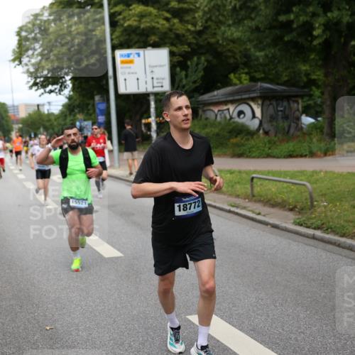 29.06.2025 - hella hamburg halbmarathon Yannick Fuchs http://msf.ph/oto/8263354 29.06.2025 10:36:32 20KM 1169, 1209, 1256, 1441, 1512, 1763, 1903, 1962, 2675, 3523, 5682, 5690, 5987, 6593, 6639, 7092, 7105, 7116, 7363, 8694, 9365, 10415, 11417, 12098, 12588, 13196, 13483, 13709, 14275, 14346, 15521, 15623, 15654, 15846, 15935, 16281, 17159, 17182, 17637, 17926, 18772, 19046 meine-sportfotos.de
