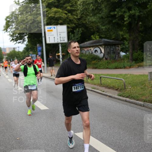29.06.2025 - hella hamburg halbmarathon Yannick Fuchs http://msf.ph/oto/8263367 29.06.2025 10:36:32 20KM 1169, 1209, 1256, 1441, 1512, 1763, 1903, 1962, 2675, 3523, 5682, 5690, 5987, 6593, 6639, 7092, 7105, 7116, 7363, 8694, 9365, 10415, 11417, 12098, 12588, 13196, 13483, 13709, 14275, 14346, 15521, 15623, 15654, 15846, 15935, 16281, 17159, 17182, 17637, 17926, 18772, 19046 meine-sportfotos.de