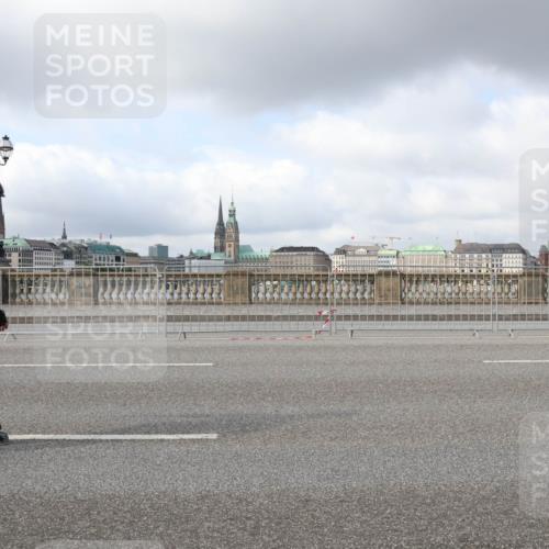 29.06.2025 - hella hamburg halbmarathon Lena Gebhardt http://msf.ph/oto/8263372 29.06.2025 09:03:59 Lombardsbrücke  meine-sportfotos.de