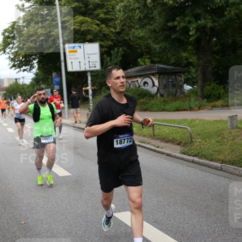 29.06.2025 - hella hamburg halbmarathon Yannick Fuchs http://msf.ph/oto/8263402 29.06.2025 10:36:32 20KM 1169, 1209, 1256, 1441, 1512, 1763, 1903, 1962, 2675, 3523, 5682, 5690, 5987, 6593, 6639, 7092, 7105, 7116, 7363, 8694, 9365, 10415, 11417, 12098, 12588, 13196, 13483, 13709, 14275, 14346, 15521, 15623, 15654, 15846, 15935, 16281, 17159, 17182, 17637, 17926, 18772, 19046 meine-sportfotos.de