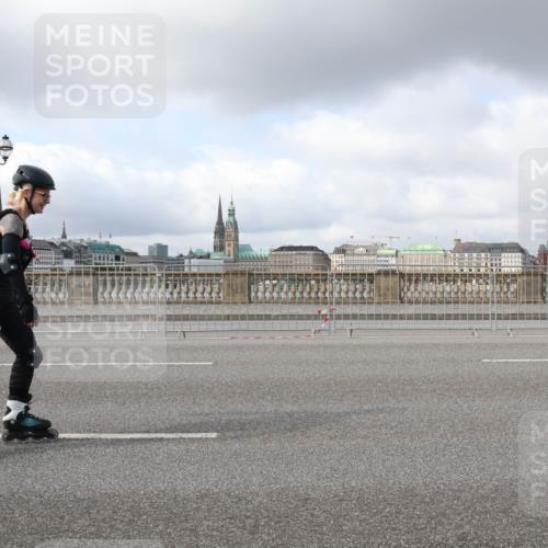 29.06.2025 - hella hamburg halbmarathon Lena Gebhardt http://msf.ph/oto/8263426 29.06.2025 09:03:59 Lombardsbrücke  meine-sportfotos.de