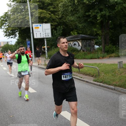 29.06.2025 - hella hamburg halbmarathon Yannick Fuchs http://msf.ph/oto/8263430 29.06.2025 10:36:32 20KM 1169, 1209, 1256, 1441, 1512, 1763, 1903, 1962, 2675, 3523, 5682, 5690, 5987, 6593, 6639, 7092, 7105, 7116, 7363, 8694, 9365, 10415, 11417, 12098, 12588, 13196, 13483, 13709, 14275, 14346, 15521, 15623, 15654, 15846, 15935, 16281, 17159, 17182, 17637, 17926, 18772, 19046 meine-sportfotos.de